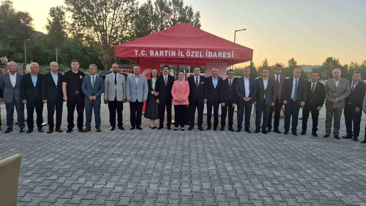 Vali yardımcısının veda yemeğine yoğun katılım