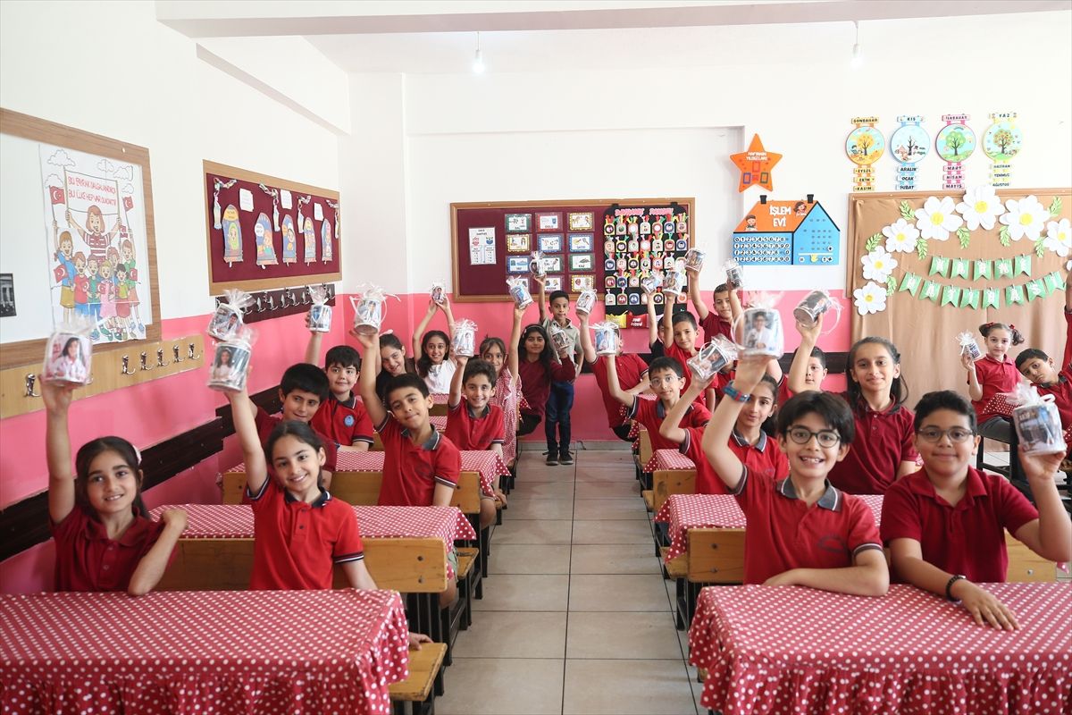 Van, Hakkari, Bitlis ve Muş'ta öğrenciler karnelerini aldı
