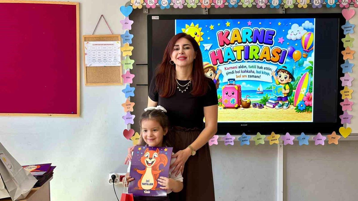 Yaklaşık 18 milyon öğrenci karnelerini alarak yaz tatiline girdi