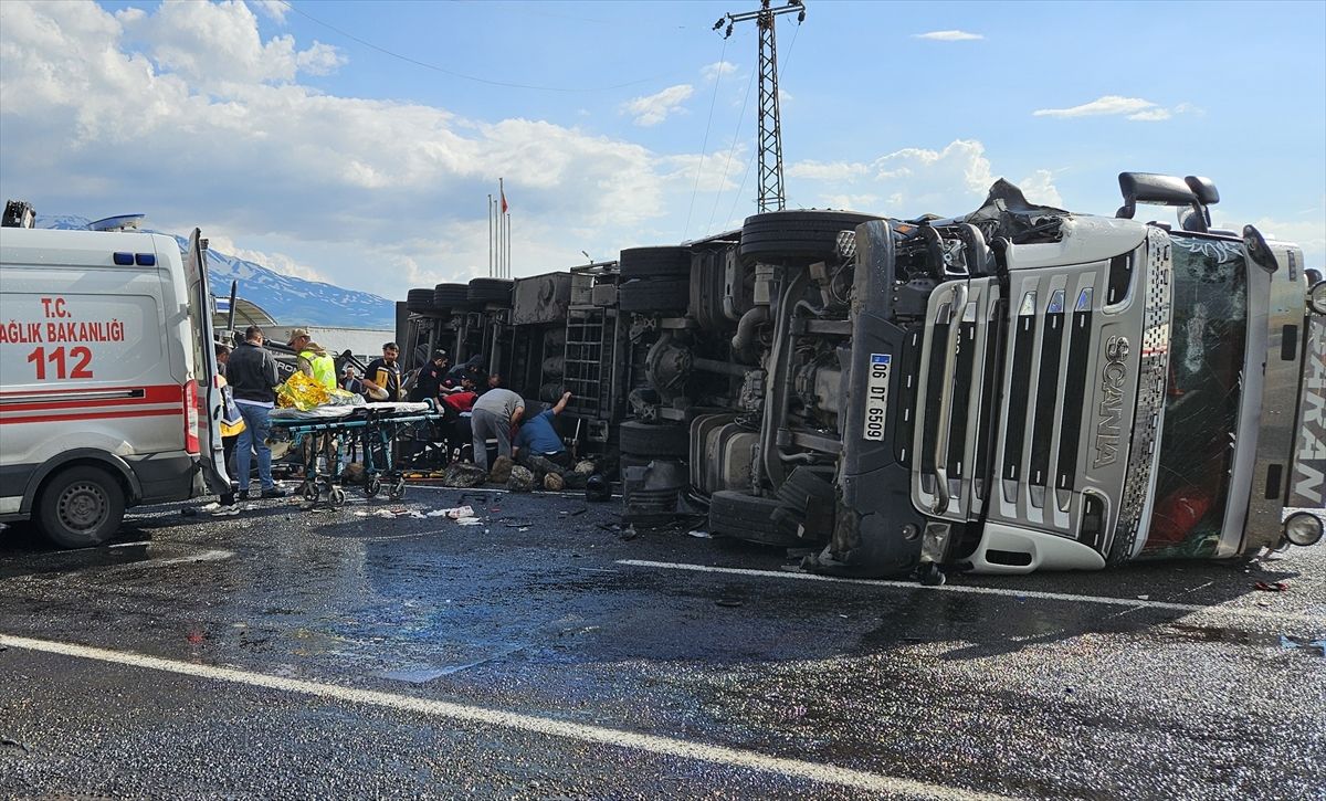 Ağrı'da zincirleme trafik kazasında 1 kişi öldü, 4 kişi yaralandı