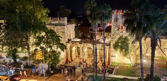 Antalya'nın simge yapısı Üçkapılar gece de ihtişamıyla öne çıkacak