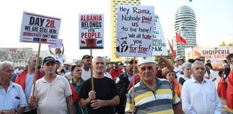 Tiran'da 'Arnavutluk satılık değildir' protestoları