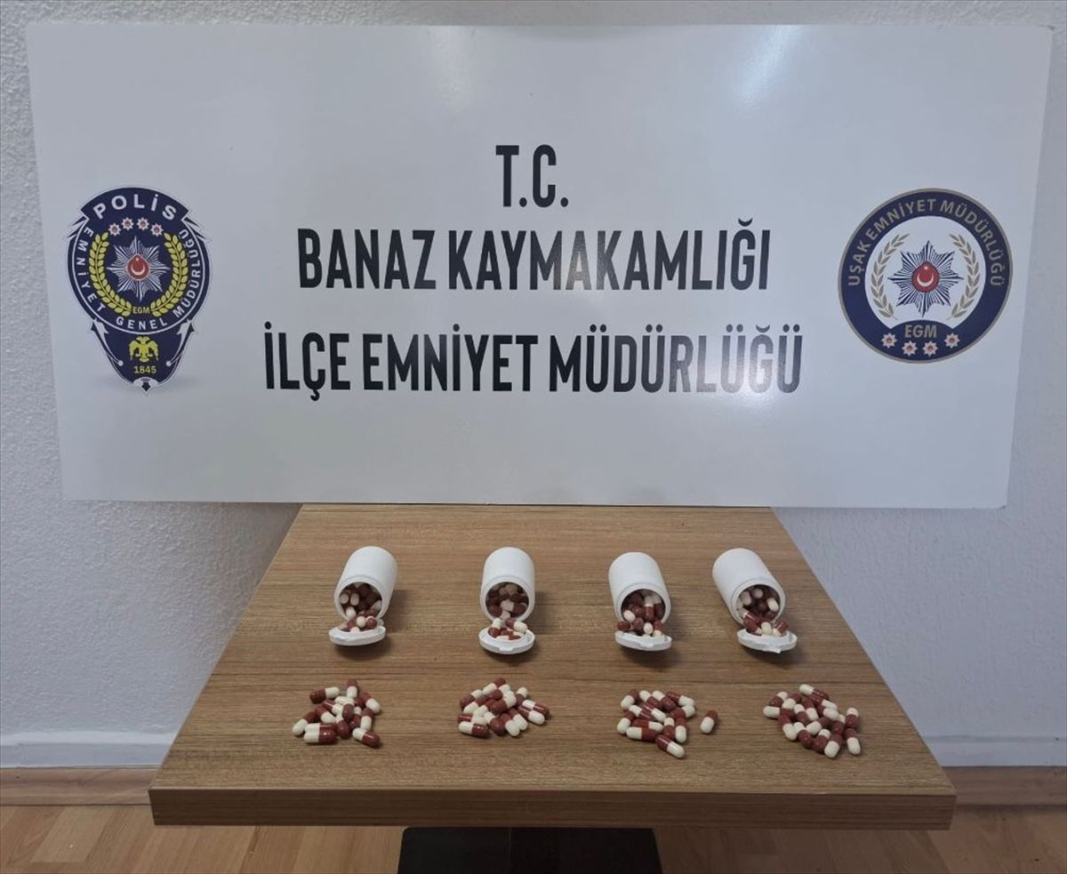 Banaz'da kovalamacayla durdurulan otomobilde uyuşturucu ele geçirildi