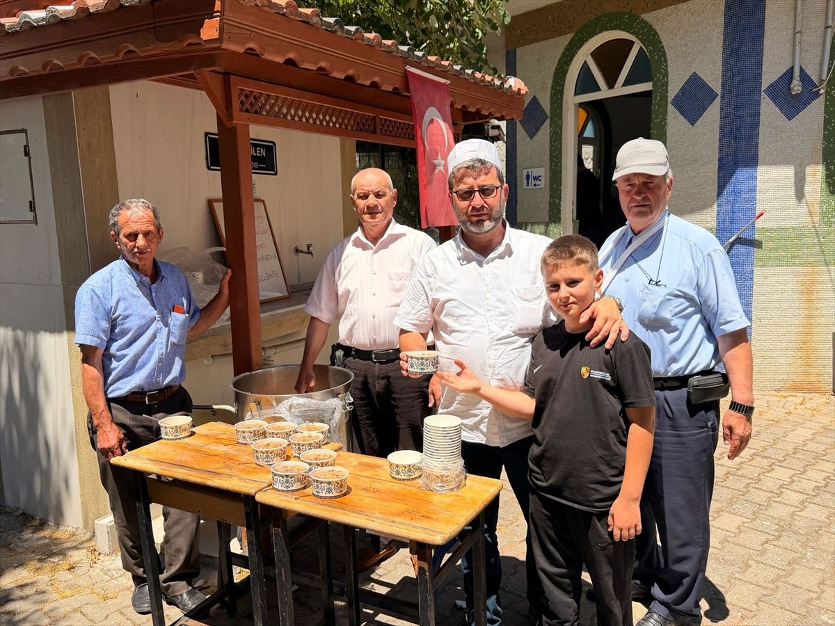 Biga'da vatandaşlara aşure ikram edildi