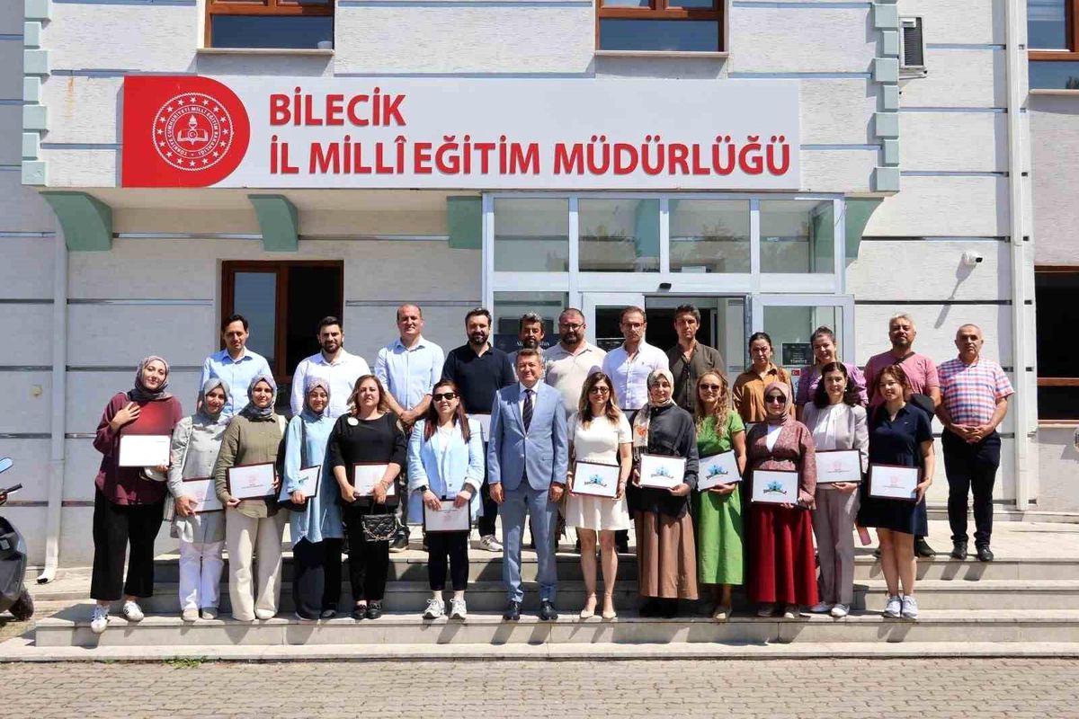 Bilecik'te Harezmi öğretmenlerine sertifika verildi