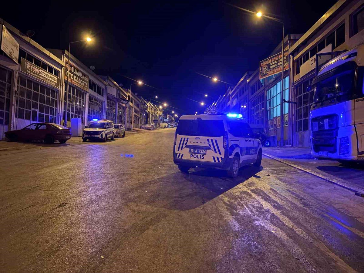 Çorum'da sanayi sitesinde meydana gelen bıçaklı kavga sonrası olay yeri incelemesi