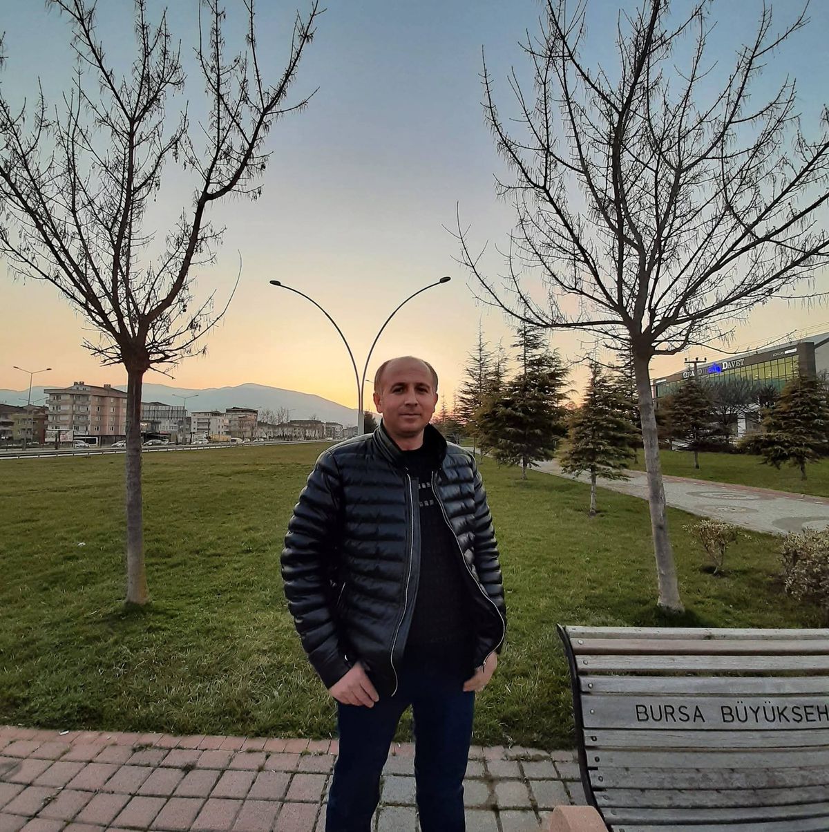 İnegöl'de traktör kazası sonucu hayatını kaybeden AK Parti Yukarıballık Mahalle Başkanı İbrahim Yılmaz'ın fotoğrafı.