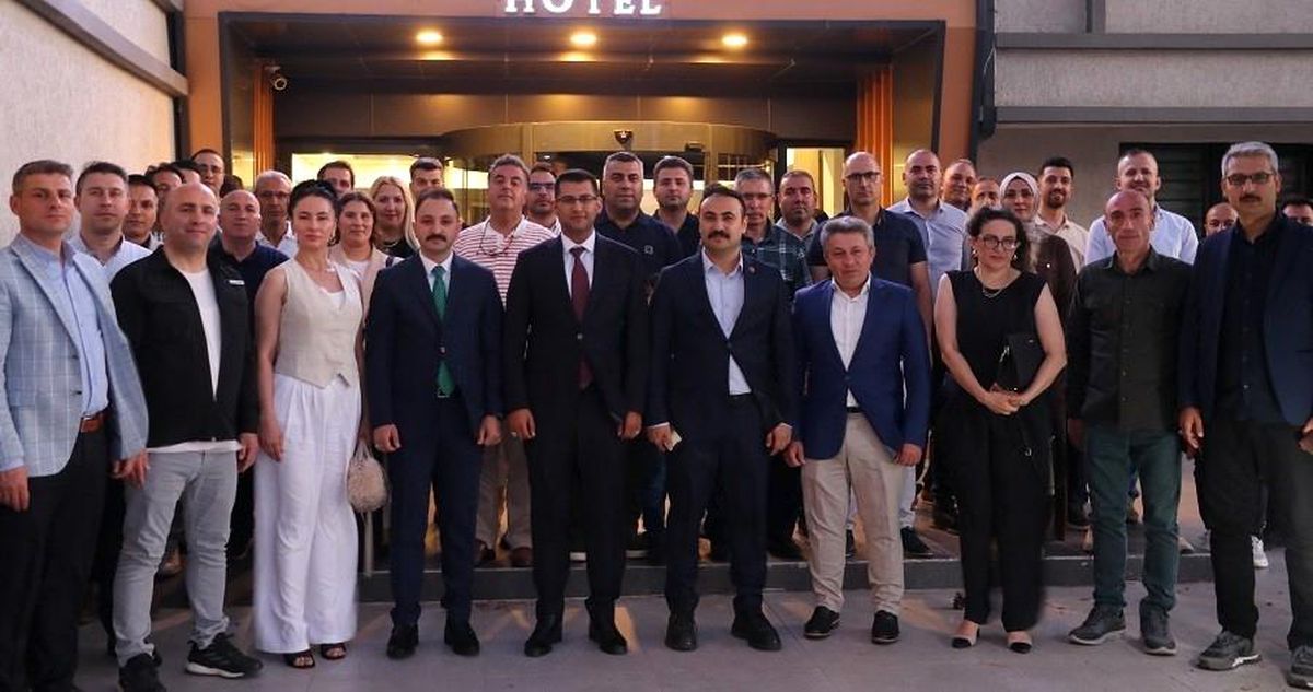 Erzincan Adliyesi'nde görev yeri değişen savcılar için düzenlenen veda programı.