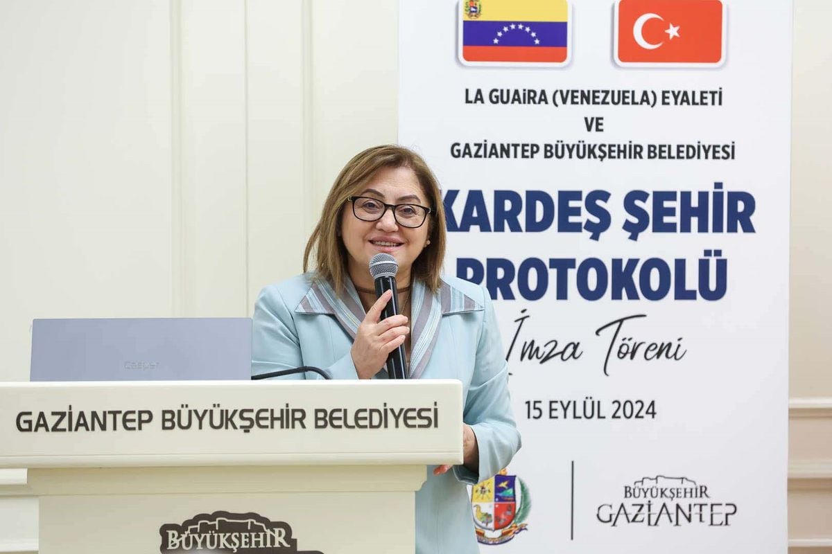 Gaziantep Büyükşehir Belediye Başkanı Fatma Şahin, Venezuela'daki depremler nedeniyle bir maaşını bağışladığını ve yardım TIR'ı göndereceklerini duyurdu.