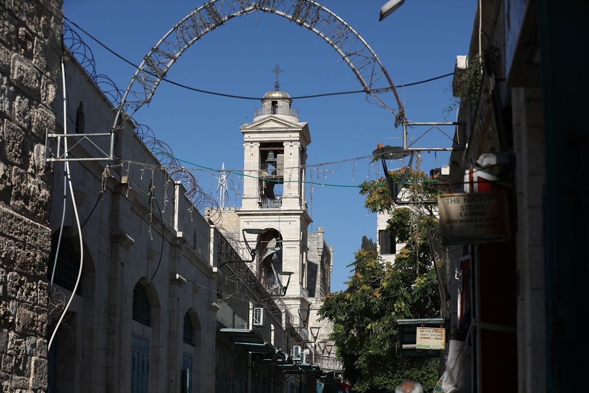 Filistin Devlet Başkanı Abbas'tan Kudüs'teki kiliselere 'İsrail'in emlak vergisine karşı durun' çağrısı