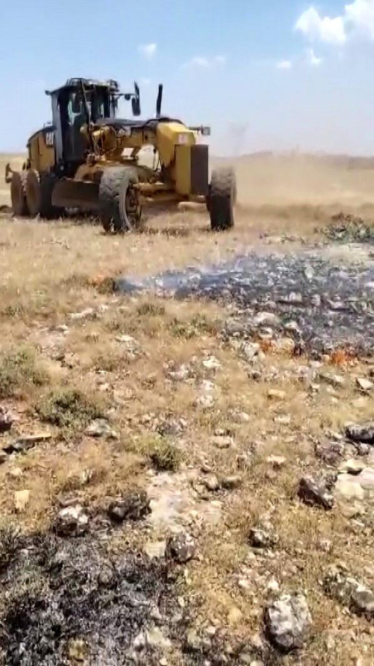 Gercüş'te korkutan yangın: Köyün geçim kaynağı ekili alanlar son anda kurtarıldı