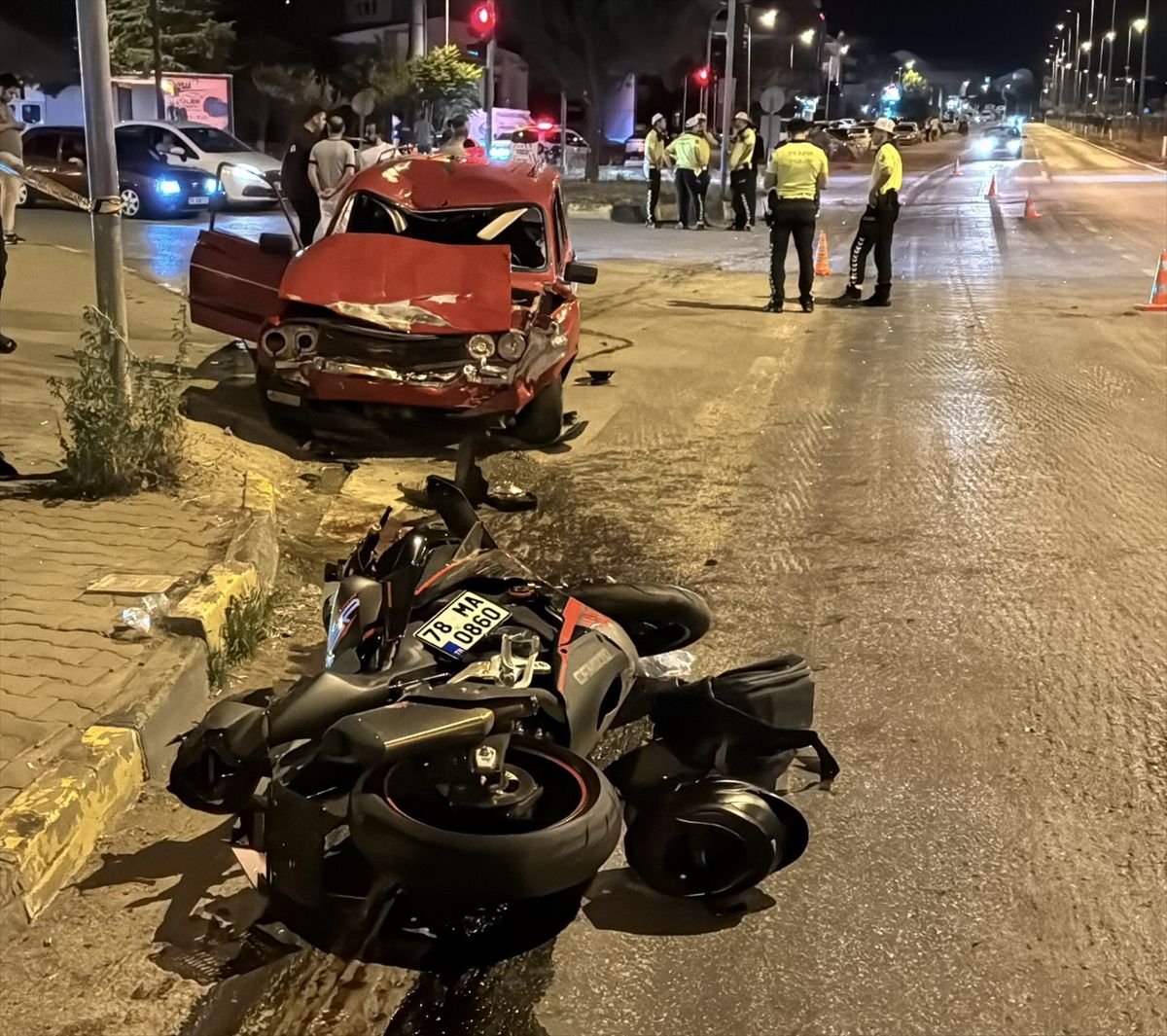 Karabük'te trafik kazası sonrası olay yerinden kaçan sürücü aranıyor