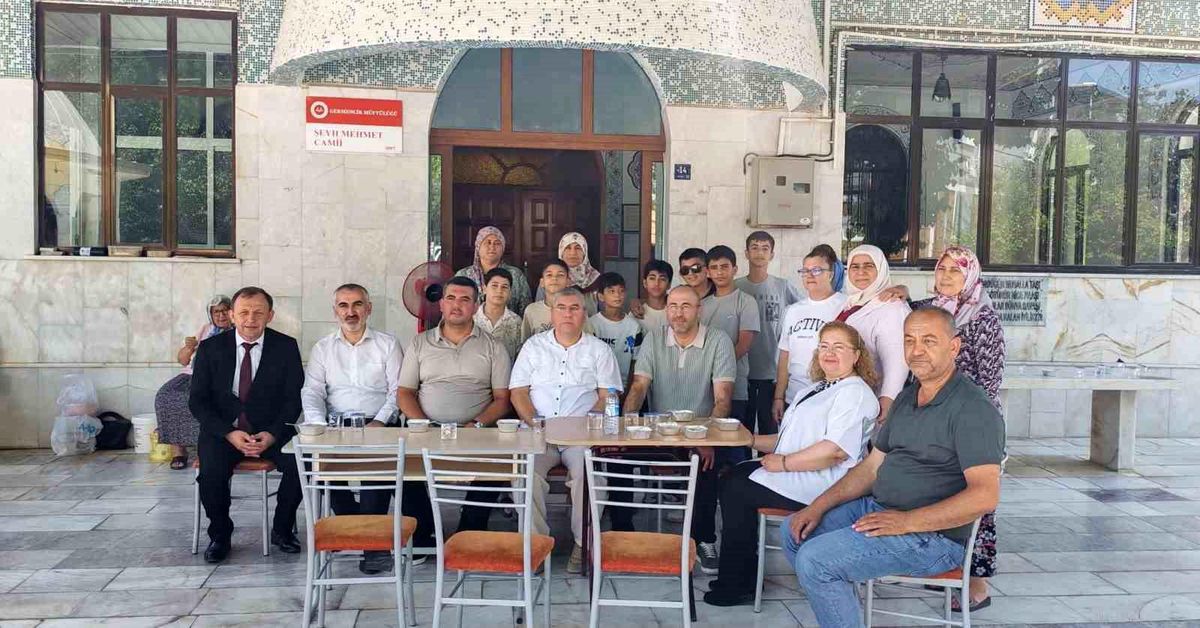 Germencik ilçesinde düzenlenen aşure etkinliğinden bir kare
