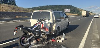 Kuzey Marmara Otoyolu'nda minibüse çarpan motosikletin sürücüsü ağır yaralandı