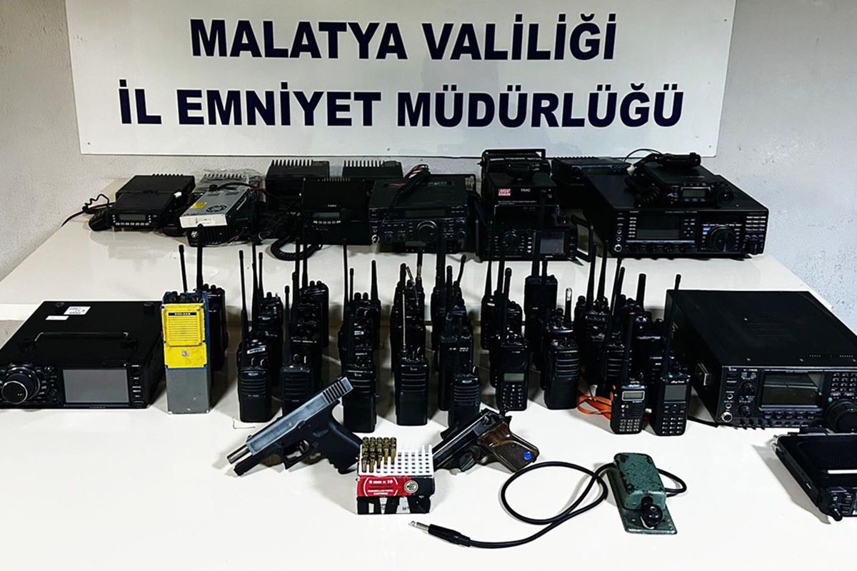 Malatya'da emniyetin frekanslarını dinledikleri iddia edilen 6 kişi yakalandı