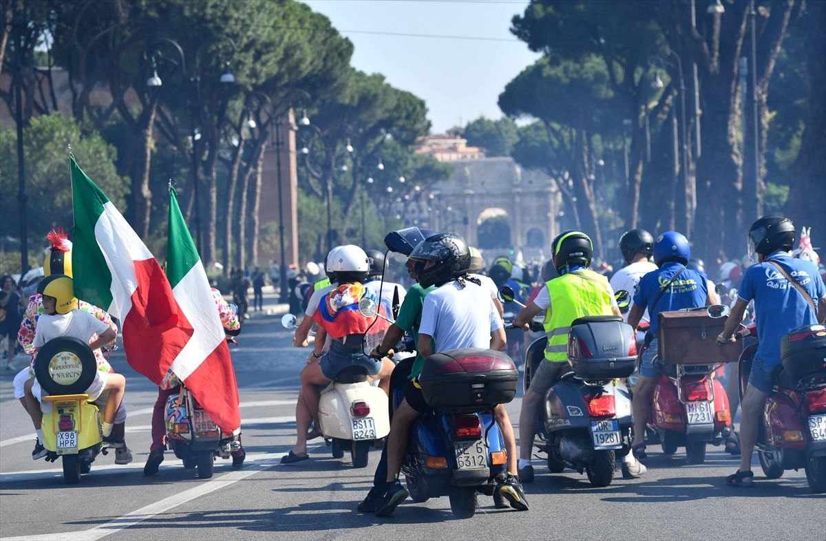 Motosiklet tutkunları Roma'da bir araya geldi