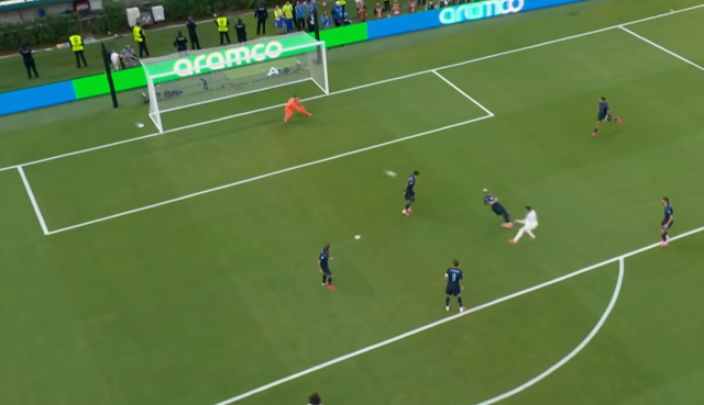 Goal moment from Spain vs Uruguay match