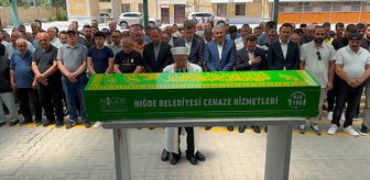 Niğde'de havai fişek fabrikasındaki patlamada ölen işçinin cenazesi defnedildi