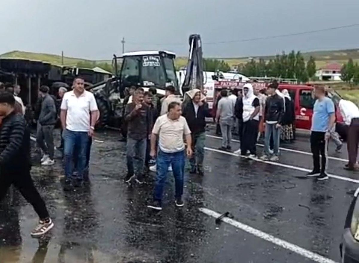 Patnos'ta zincirleme kaza: 1 ölü, 1'i ağır 4 yaralı