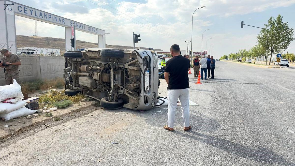 Şanlıurfa'da kamyonet devrildi: 2 yaralı