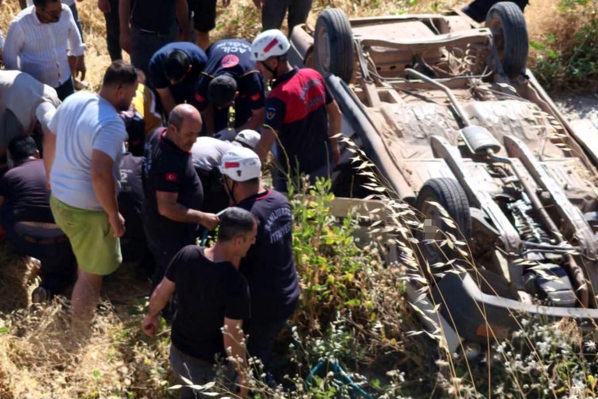 Şanlıurfa'da otomobil şarampole devrildi: 1 ölü, 4 yaralı