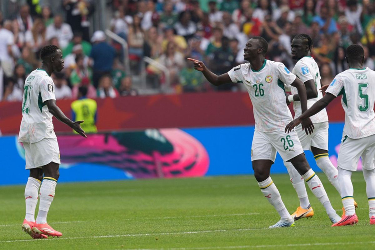 Senegalli futbolcuların maç sonrası sevinci
