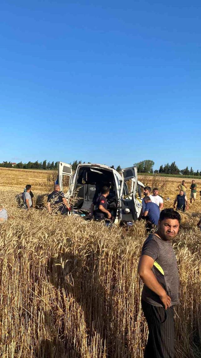 silivri de minibus tarlaya uctu 2 olu 10 yara 3 19996626 o