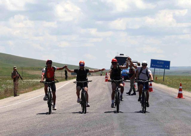 “Terörsüz Türkiye” için 20 km pedal çevirdiler