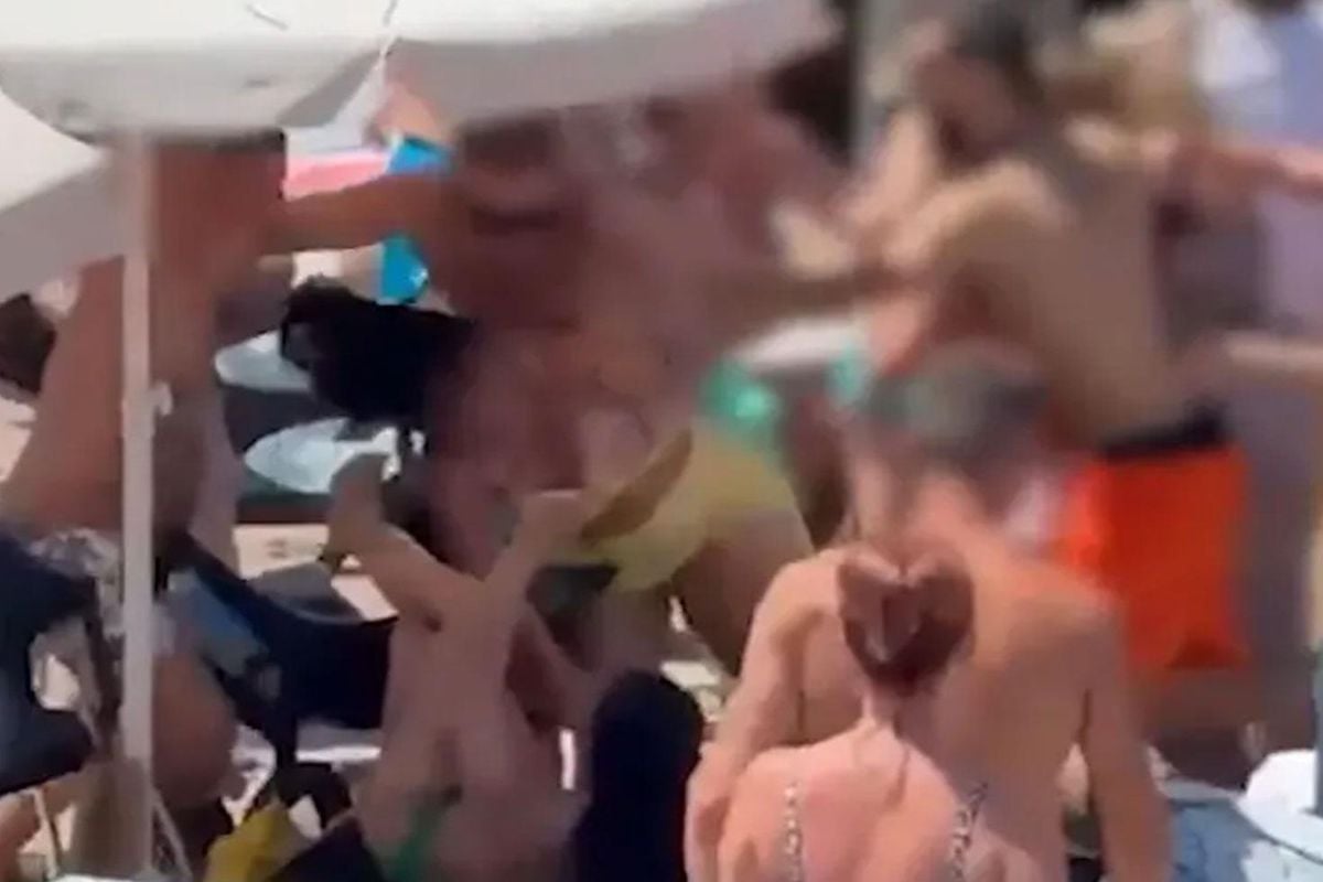 İspanya'da bir otelin havuz başında yaşanan şezlong kavgası sonrası dehşet anları.