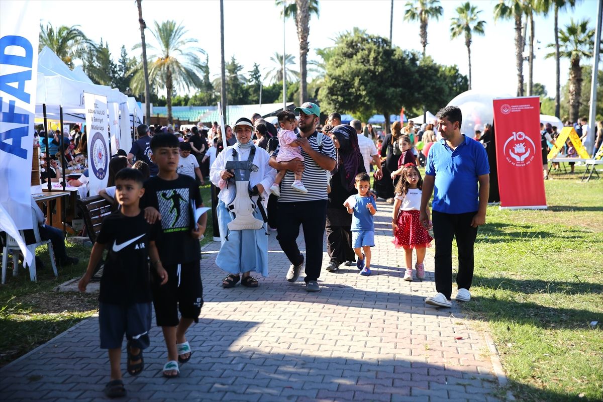 Adana'da düzenlenen aile ve çocuk şenliğinden genel görünüm