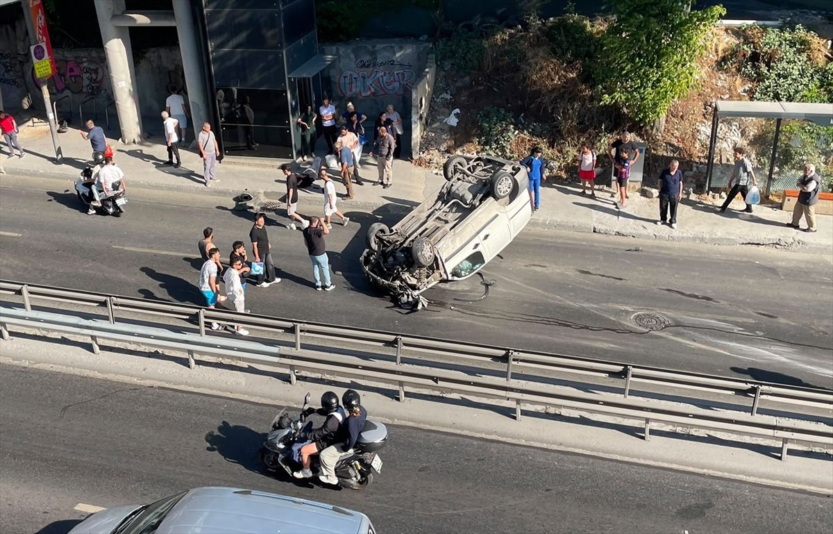 Avcılar'da otomobil ile motosikletin çarpıştığı kazada 2 kişi yaralandı