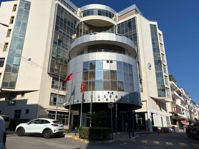 balcova belediye baskani onur 19997840 1663 1 m