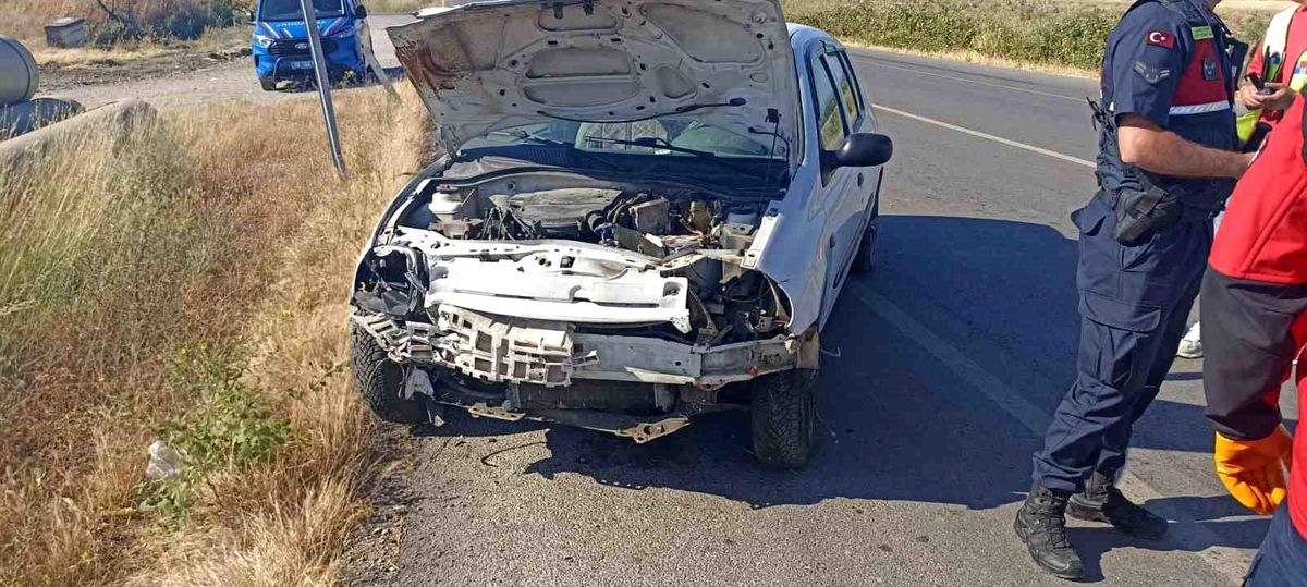 Balıkesir'de çift taraflı trafik kazası; 1 ağır 7 kişi yaralı