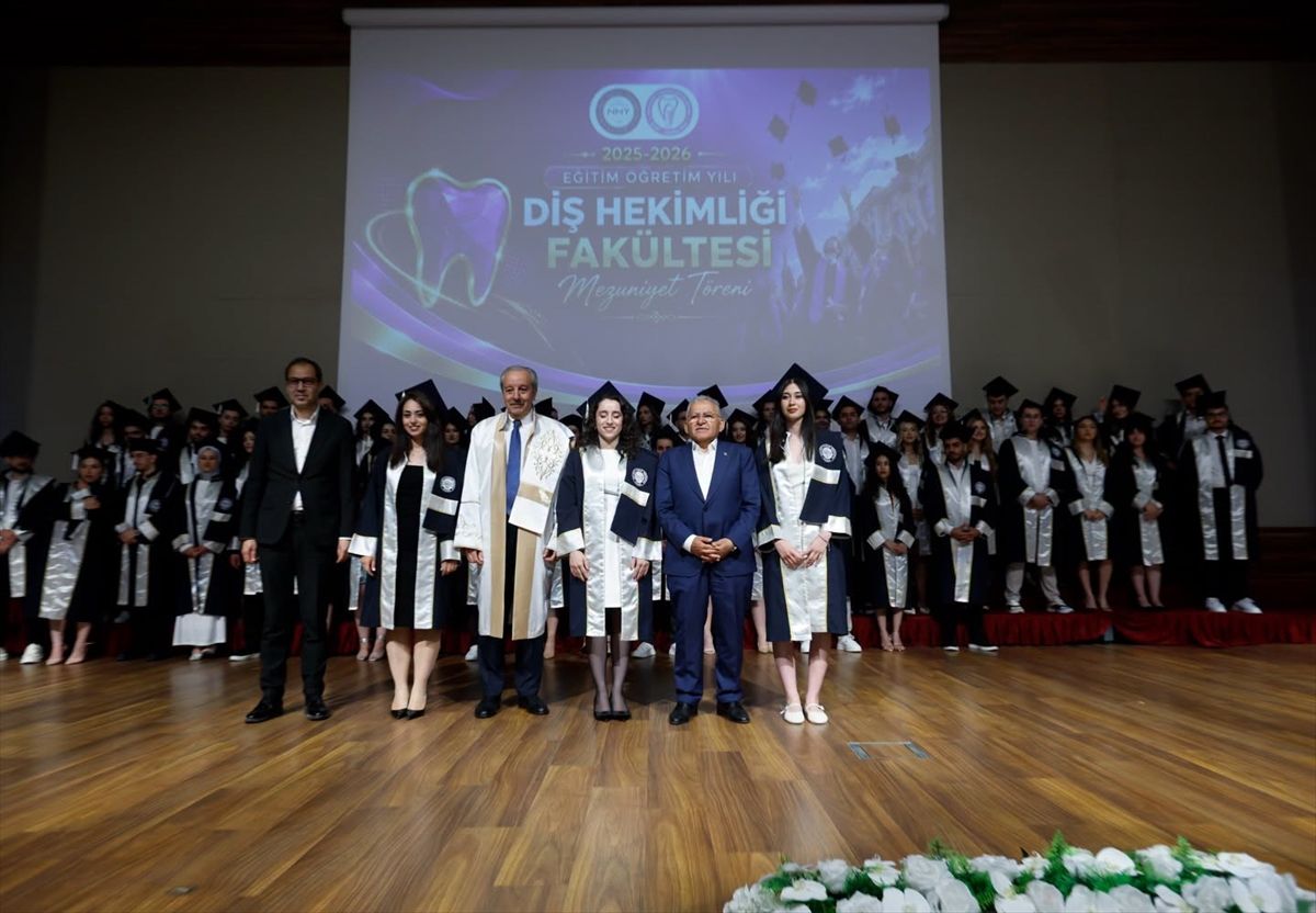 Başkan Büyükkılıç, NNYÜ Diş Hekimliği Fakültesi'nin mezuniyet törenine katıldı