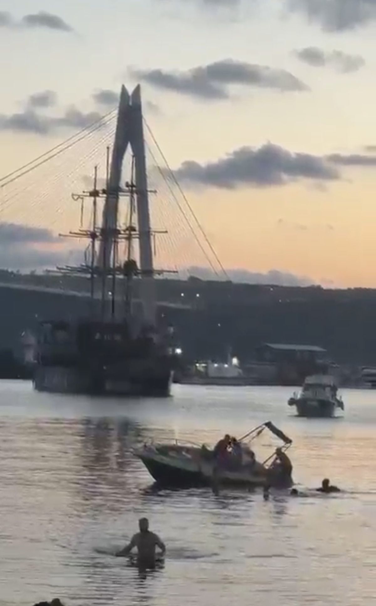 Beykoz Poyrazköy Sahili'nde sağlık ekiplerinin müdahale anı