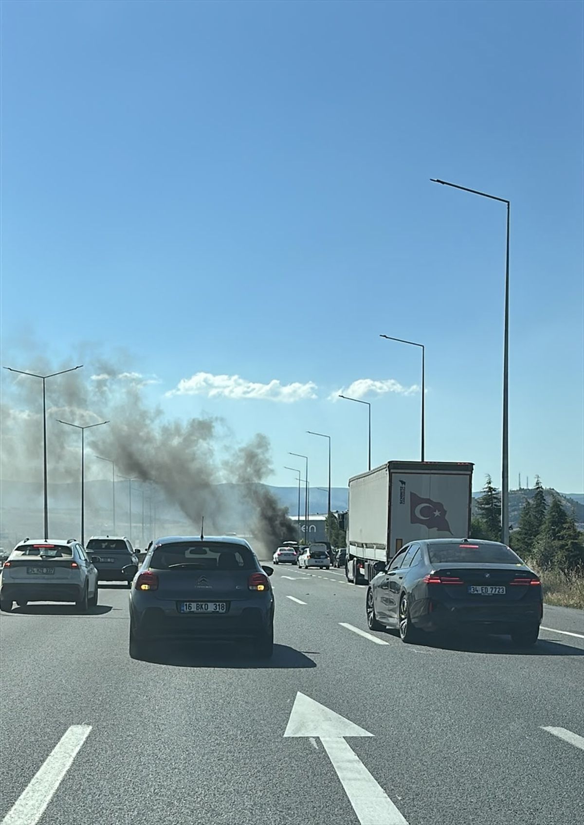 Bilecik'te seyir halindeki tır yandı