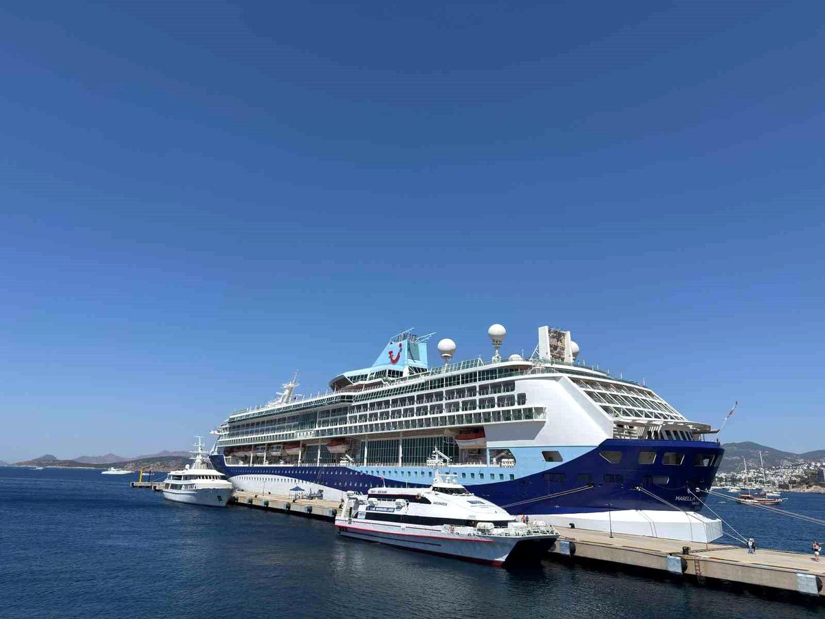 Bodrum'a turist akını; Deniz yoluyla 1760 turist geldi
