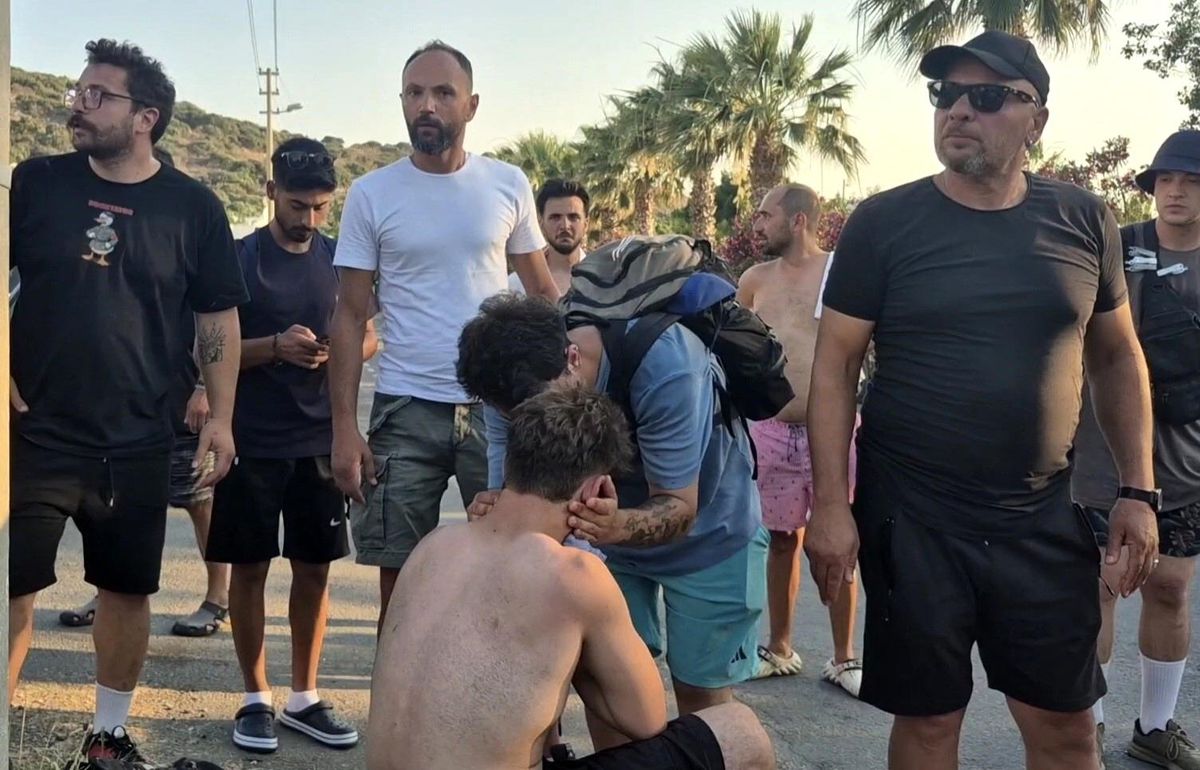 Bodrum'da bir markette çıkan kavgada bir kişinin bıçakla yaralandığı olayla ilgili gözaltına alınan şahıslar.