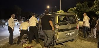 Burdur'da hafif ticari araçla yolcu otobüsünün çarpıştığı kazada 3 kişi yaralandı