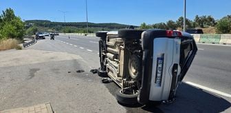 Bursa'da kontrolden çıkarak bariyerlere çarpan otomobilin takla atması sonucu 1 kişi yaralandı