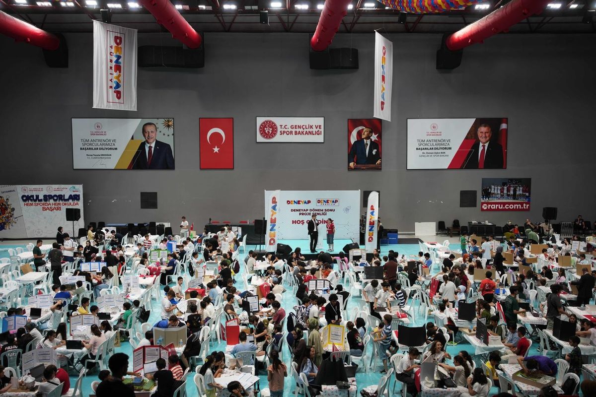 DENEYAP Teknoloji Atölyeleri'nde 15 bini aşkın öğrenci projelerini sergiledi