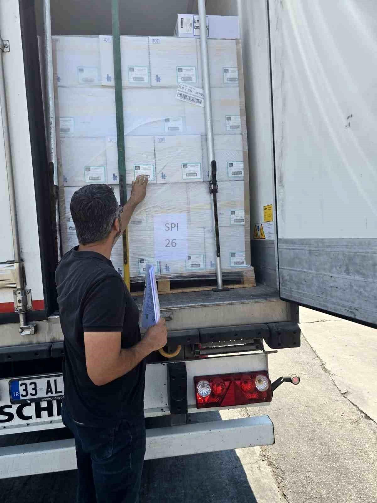 Didim'den İngiltere'ye balık sevkiyatı için hazırlanan tır
