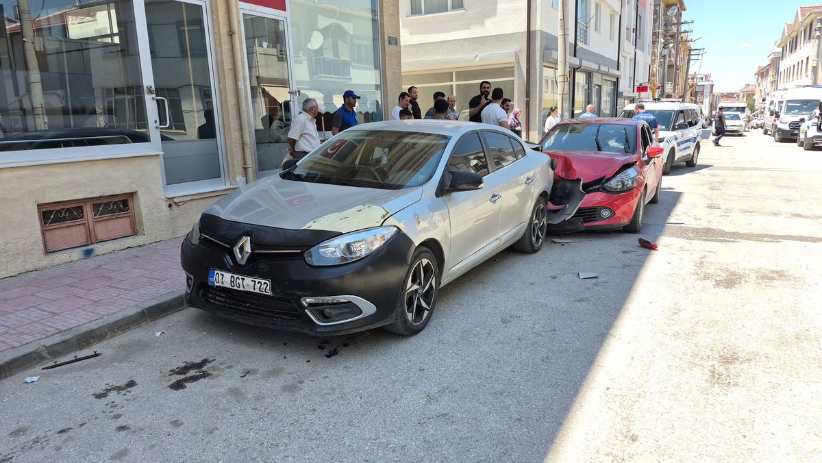 Eskişehir'de kaza yapan araçlar