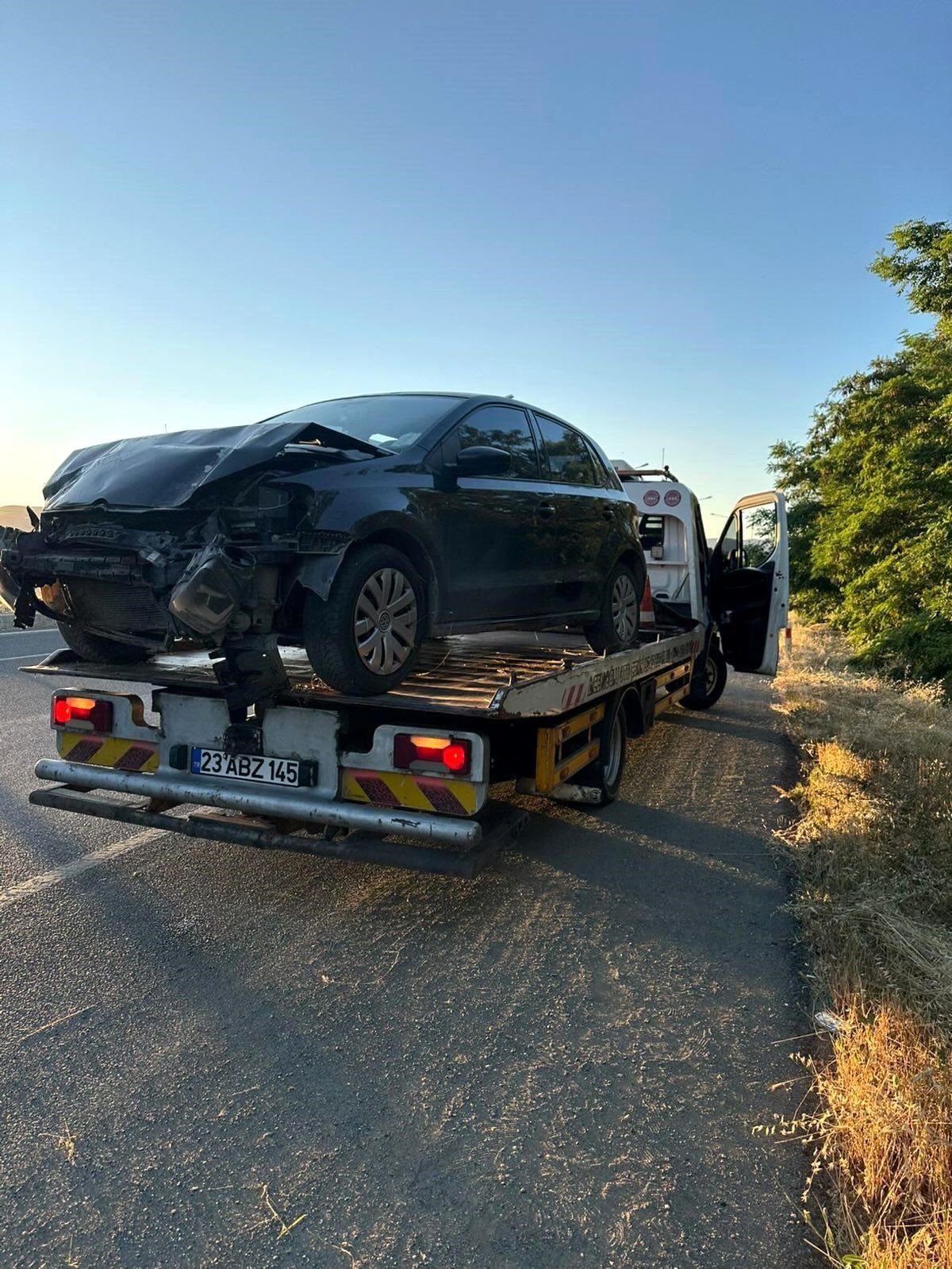 Elazığ'da otomobil şarampole uçtu: 1 yaralı