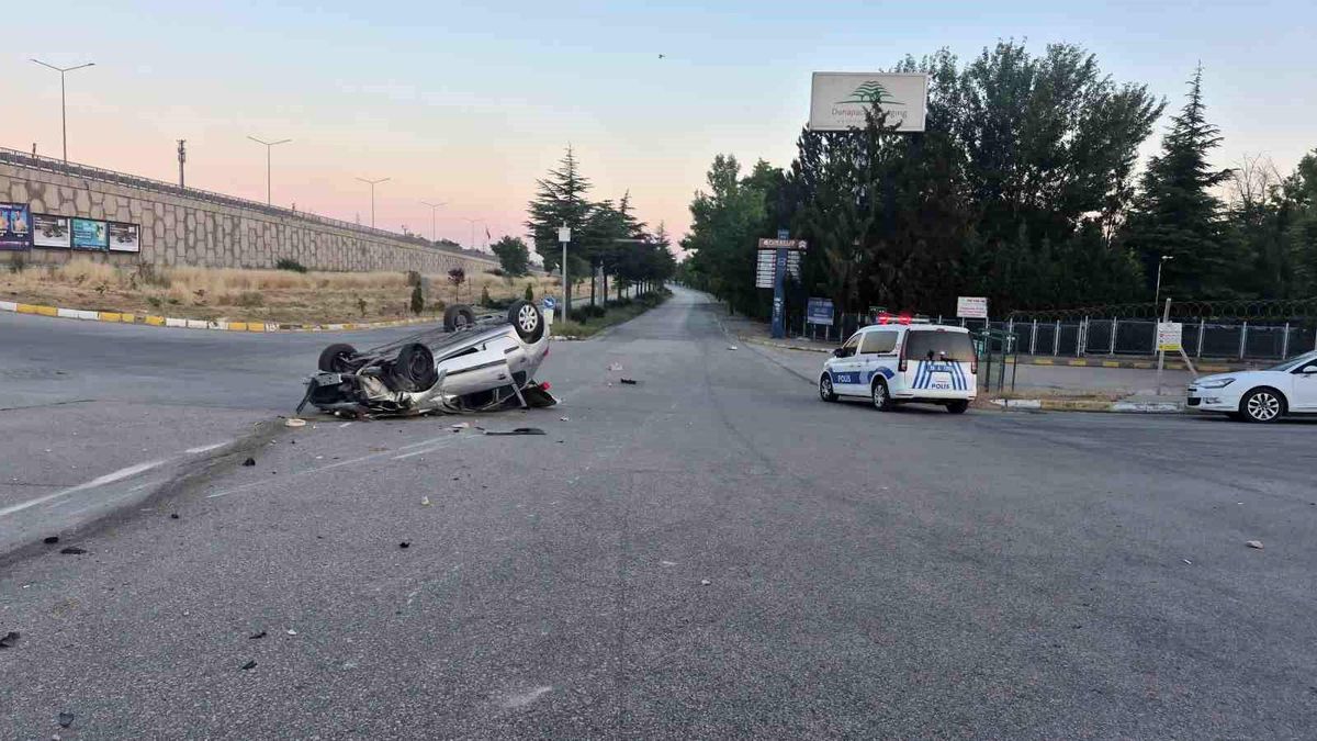 Eskişehir'de kaza yapan araç