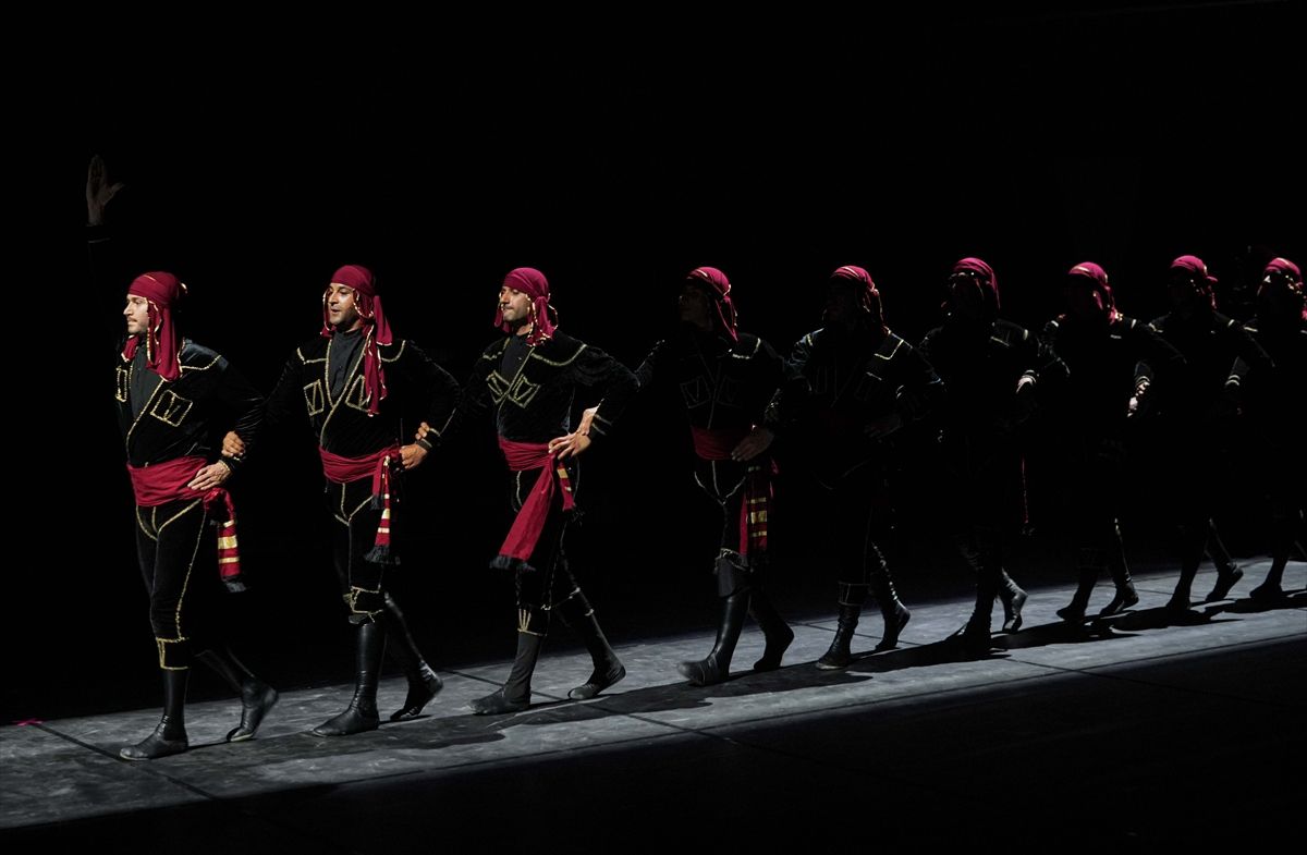 İstanbul Kafkas Dans Topluluğu Ankara'da gösteri sundu
