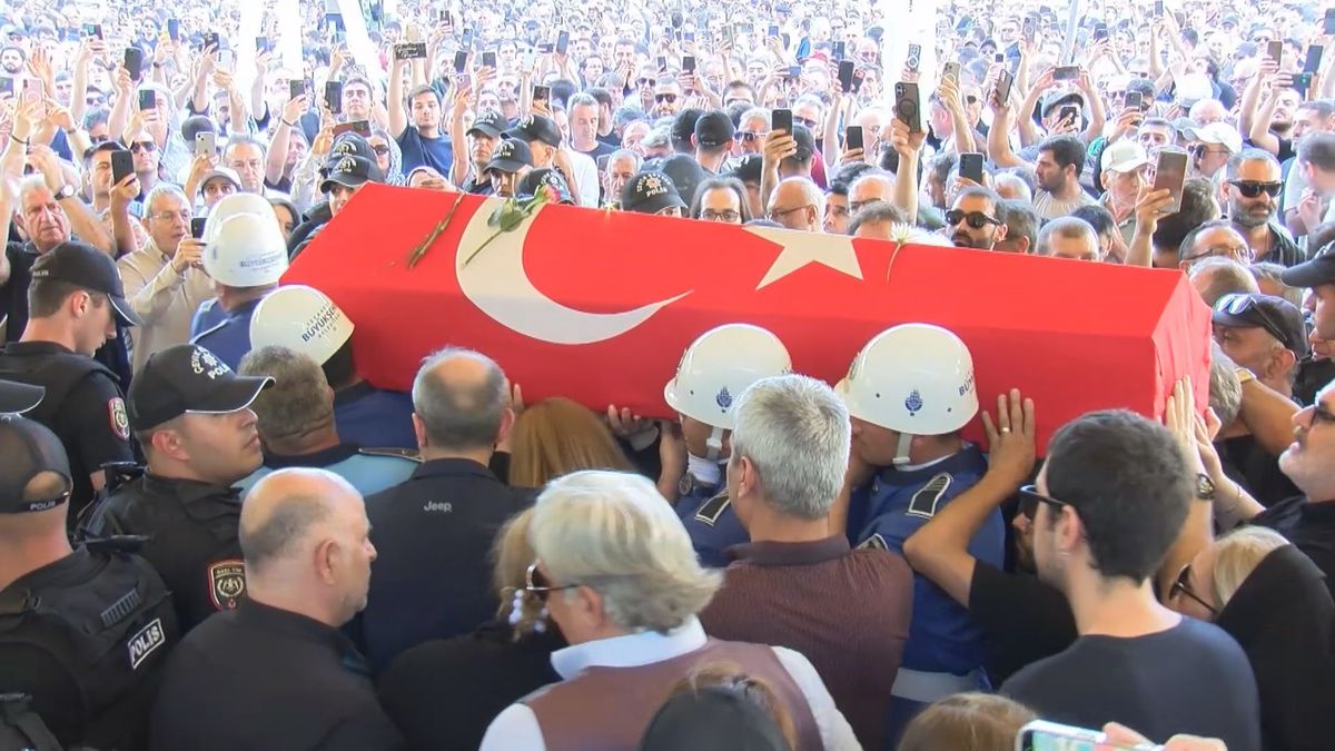 Bakan Ersoy: Kadir İnanır çok eşsiz bir değerdi çok önemli bir ustaydı / Dron görüntüleriyle