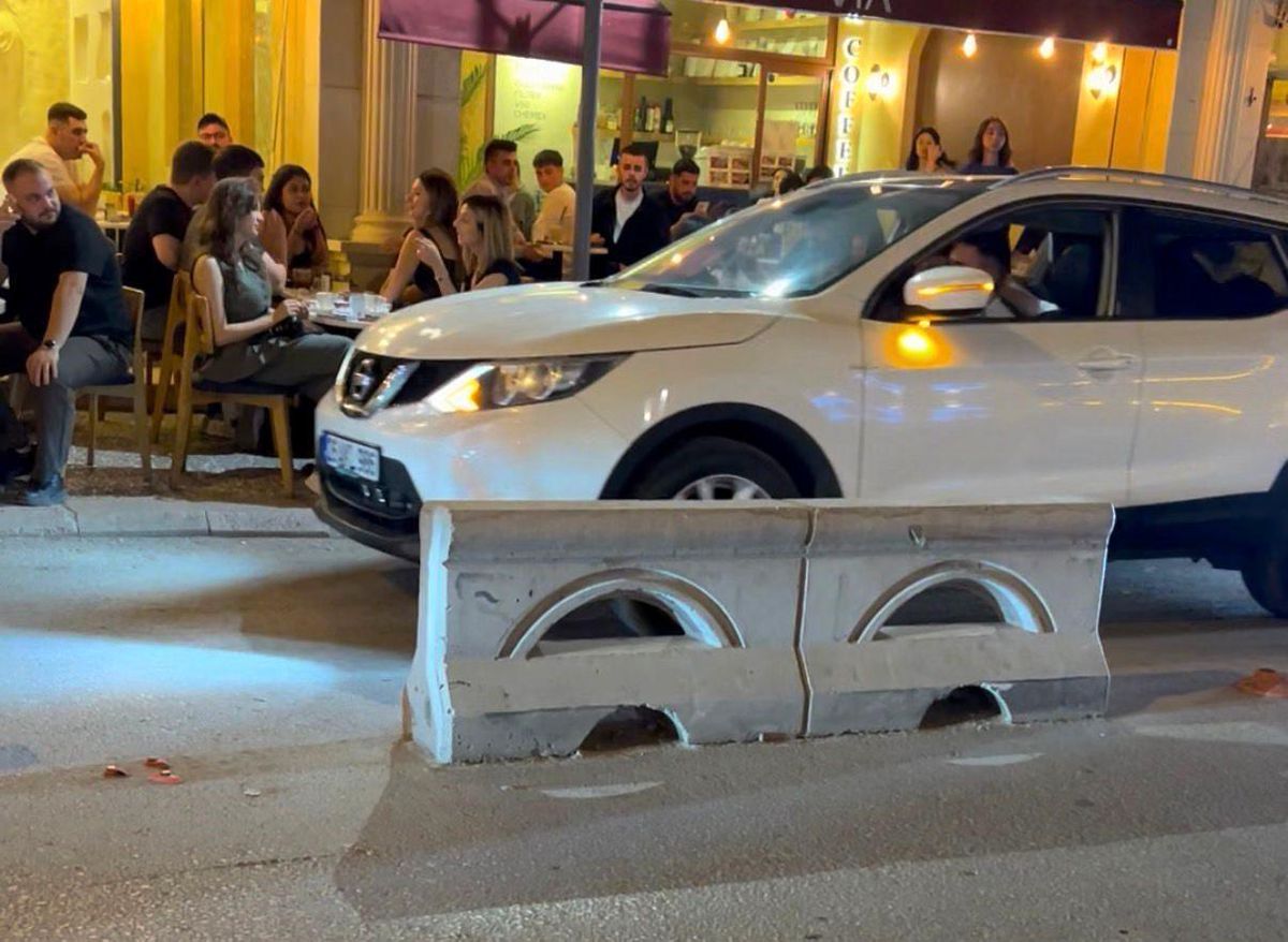 Kimisi egzozuyla kimisi de otomobiline taktırdığı kamyon kornasıyla sokakta rahatsızlığa neden oldu