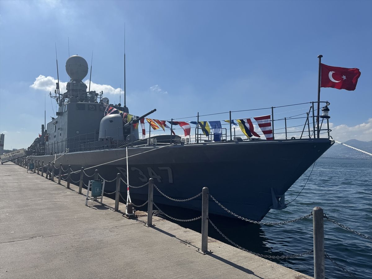 Kocaeli'de TCG Fırtına hücumbotu ziyarete açıldı