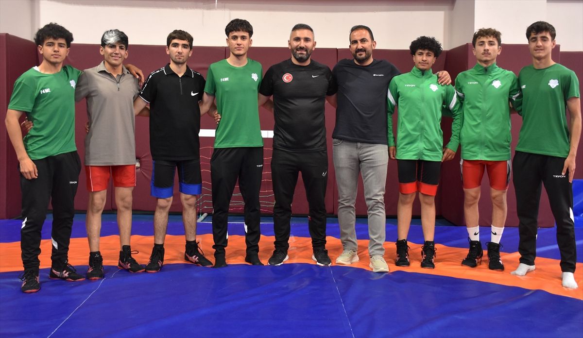 Milli takım kampına davet edilen işitme engelli güreşçilerin hedefi ay yıldızlı forma
